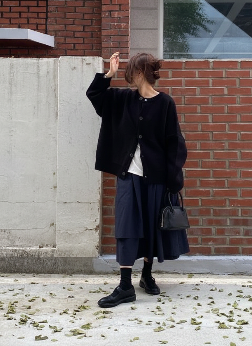 change the dress's color to navy blue, and keep the rest unchanged